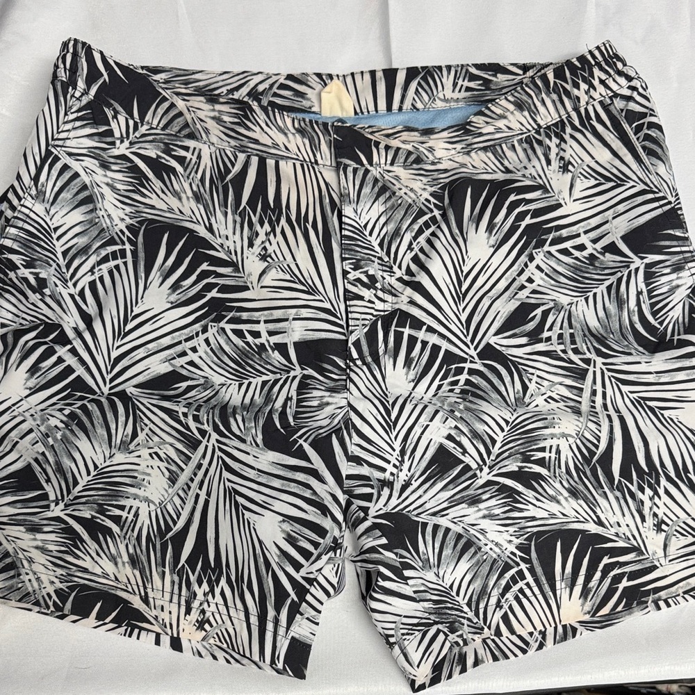 Tropical Black and White Hybrid Swin Trunks